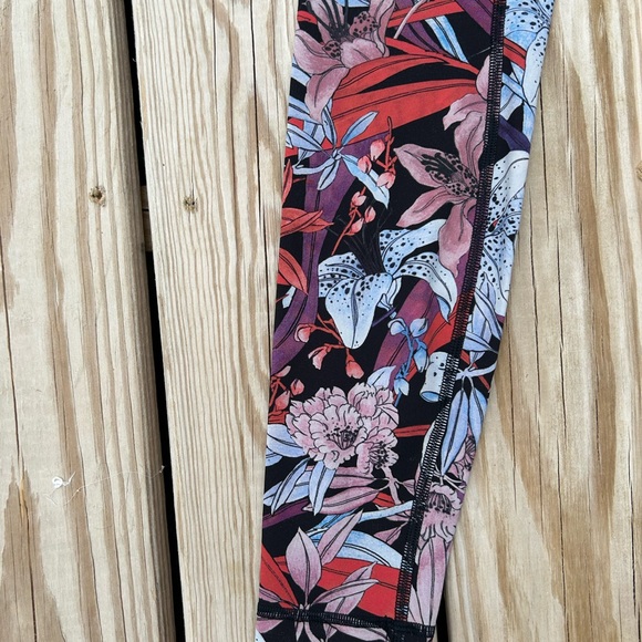 Lululemon Train Times 7/8 Leggings Size 4 Floral - Picture 5 of 13